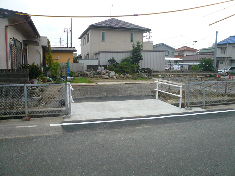 葵工業(愛知県名古屋市の土木舗装工事)|駐車場工事・補修工事・歩道乗入工事・承認工事・カーポート・フェンス・ブロック擁壁・エクステリア工事・その他工事