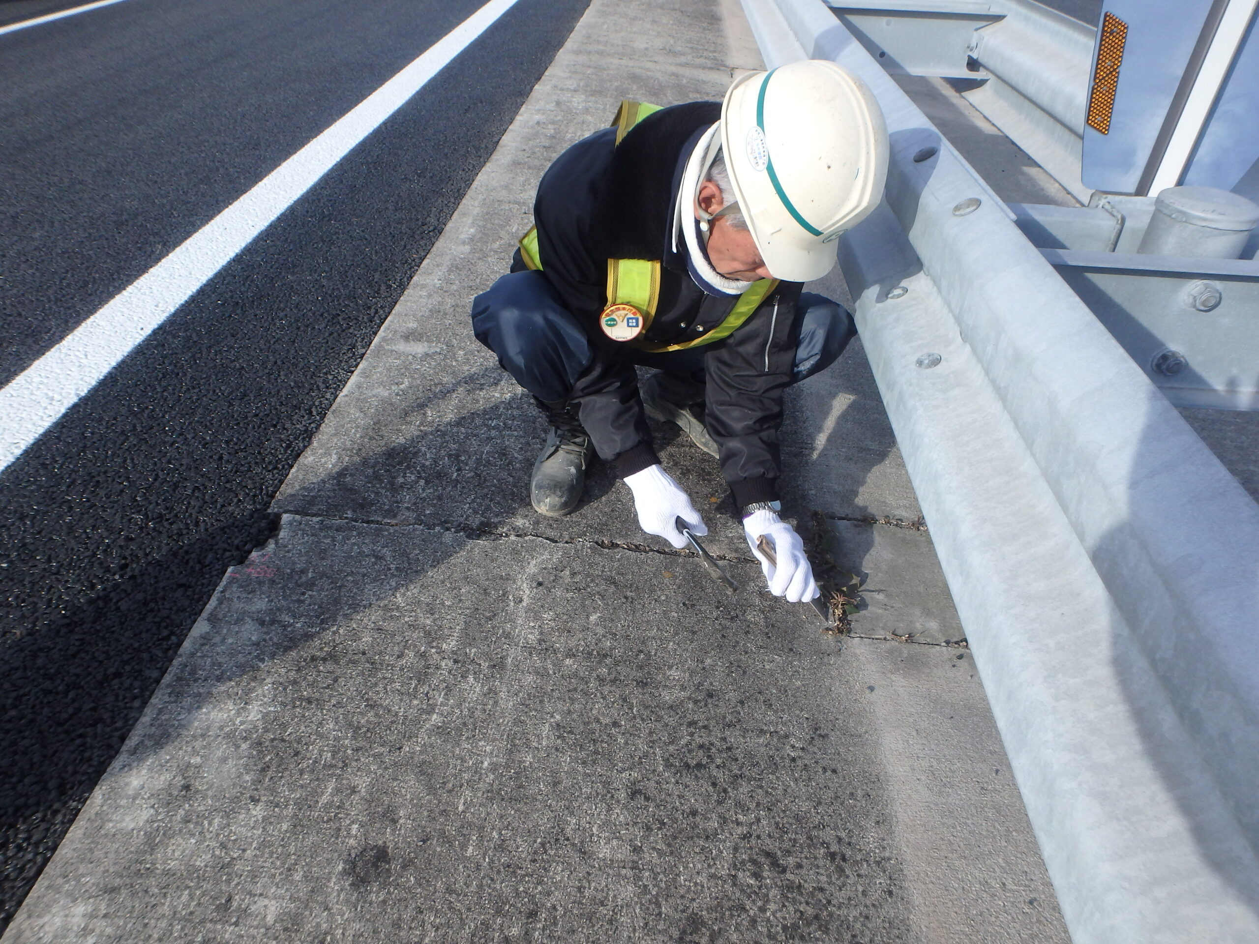 葵工業(愛知県名古屋市の土木舗装工事)|駐車場工事・補修工事・歩道乗入工事・承認工事・カーポート・フェンス・ブロック擁壁・エクステリア工事・その他工事